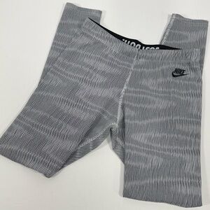 Geometric Wave Nike Gray Black Striped Leggings Size M Medium